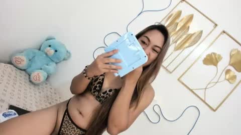 Snapshot of foxxxy_bunny18 chatting on 11-09-25, 12:09 Rianne online show from 11-09-25, 12:09