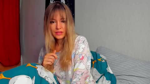 Foxy online show from 09-19-25, 12:23