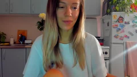 Snapshot of foxy_blond chatting on 10-18-25, 12:13 Foxy online show from 10-18-25, 12:13