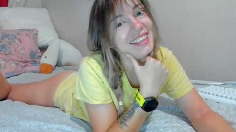 Snapshot of foxy_blond chatting on 10-27-25, 12:15 Foxy online show from 10-27-25, 12:15