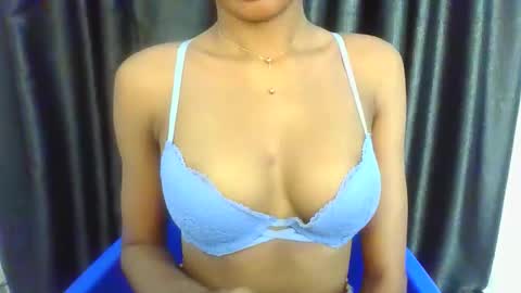 foxy_candy01 online show from 11-19-25, 07:36