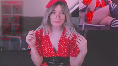 Snapshot of foxy_jpg chatting on 01-27-25, 11:43 Sue online show from 01-27-25, 11:43