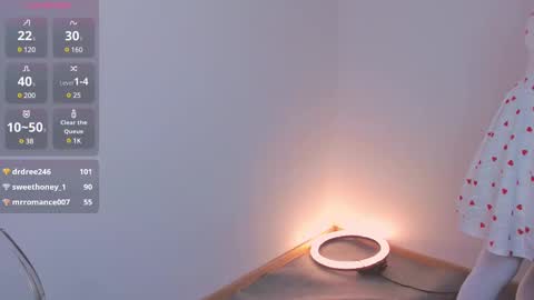 Snapshot of foxy_jpg chatting on 02-01-25, 09:51 Sue online show from 02-01-25, 09:51