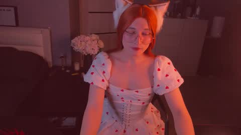 Snapshot of foxy_jpg chatting on 11-08-25, 10:30 Sue online show from 11-08-25, 10:30