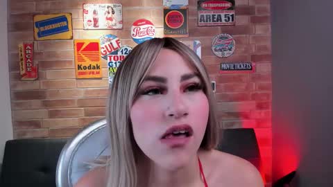 Snapshot of foxy_rhenna chatting on 11-11-25, 11:10 Miss Rhenna online show from 11-11-25, 11:10