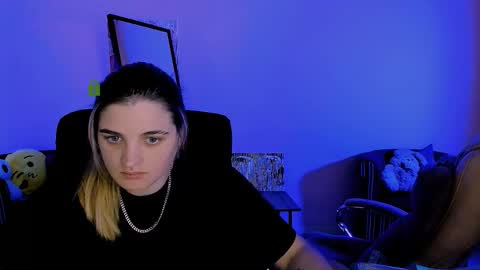 Snapshot of foxy_tease_ chatting on 10-19-25, 07:03 foxy_tease_ online show from 10-19-25, 07:03