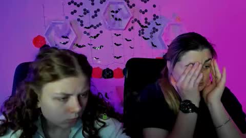 Snapshot of foxy_tease_ chatting on 10-28-25, 08:00 foxy_tease_ online show from 10-28-25, 08:00