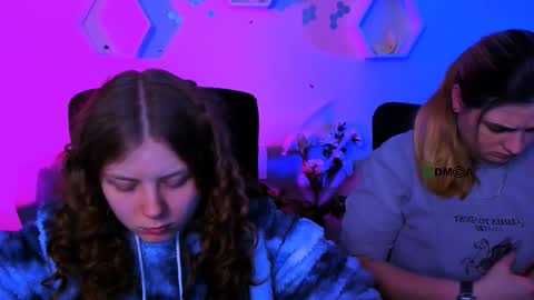 Snapshot of foxy_tease_ chatting on 11-25-25, 08:20 foxy_tease_ online show from 11-25-25, 08:20