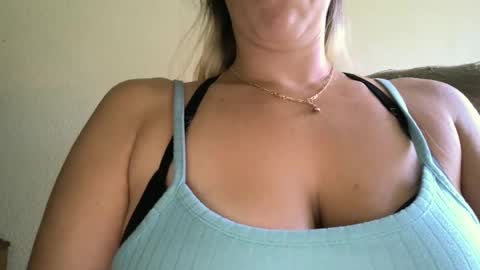 Snapshot of foxyfaye1 chatting on 09-26-25, 08:02 foxyfaye1 online show from 09-26-25, 08:02