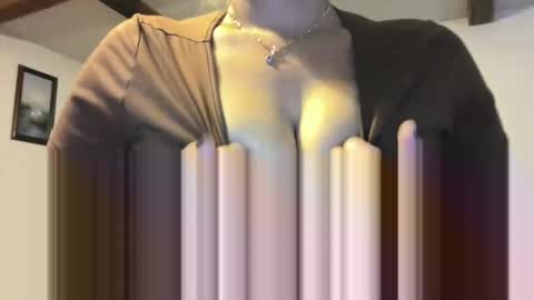 Snapshot of foxyfaye1 chatting on 10-19-25, 04:13 foxyfaye1 online show from 10-19-25, 04:13