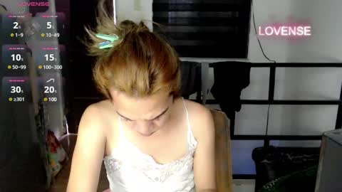 Snapshot of foxyinnocentstar chatting on 01-23-25, 06:39 jenny online show from 01-23-25, 06:39