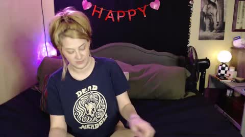 Snapshot of foxymalloryknoxy69 chatting on 02-19-25, 07:39 Mallory Koxx online show from 02-19-25, 07:39