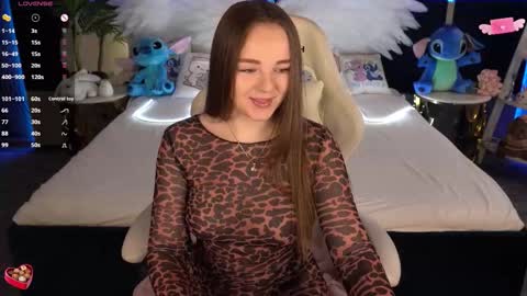 Snapshot of foxyshyyy chatting on 10-09-25, 06:00 Inna online show from 10-09-25, 06:00