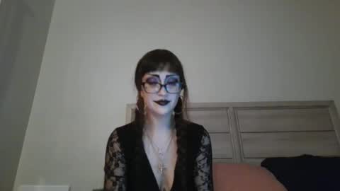 Snapshot of fragilemasochist chatting on 02-26-26, 01:10 Angel online show from 02-26-26, 01:10