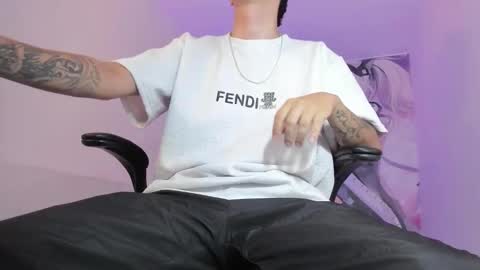 Snapshot of fran_boy_ chatting on 11-30-25, 02:26 Fran online show from 11-30-25, 02:26