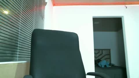 franccesco_699 online show from 01-05-25, 12:09