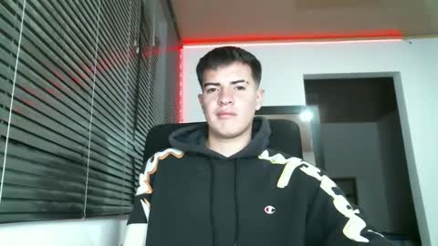 franccesco_699 online show from 03-07-25, 11:27