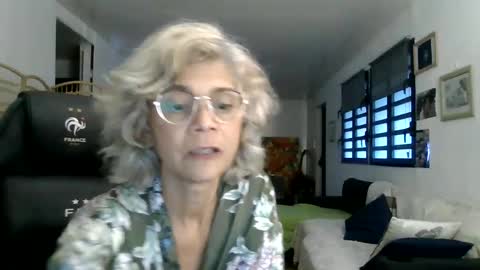 francelune online show from 01-29-25, 02:32