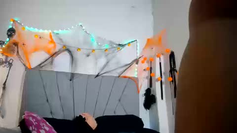 francihot4 online show from 10-16-25, 02:23