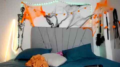 francihot4 online show from 10-29-25, 02:36