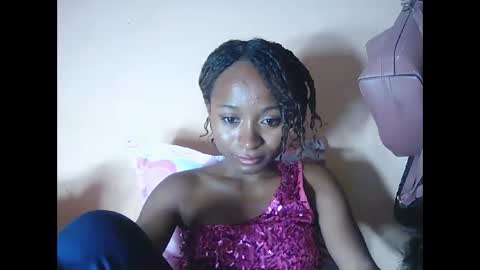Snapshot of francine925426 chatting on 10-18-25, 05:46 francine925426 online show from 10-18-25, 05:46