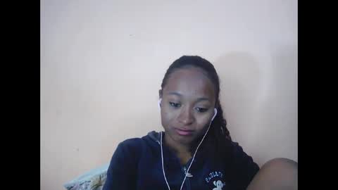 Snapshot of francine925426 chatting on 10-23-25, 12:26 francine925426 online show from 10-23-25, 12:26