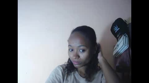 Snapshot of francine925426 chatting on 10-25-25, 02:13 francine925426 online show from 10-25-25, 02:13