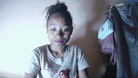 Snapshot of francine925426 chatting on 10-26-25, 03:51 francine925426 online show from 10-26-25, 03:51