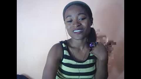 Snapshot of francine925426 chatting on 11-15-25, 08:44 francine925426 online show from 11-15-25, 08:44