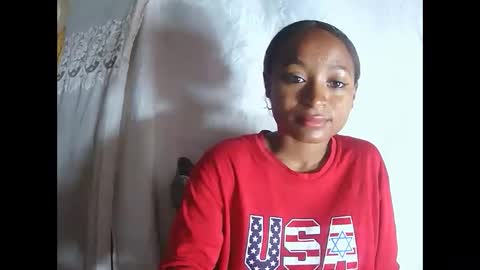 Snapshot of francine925426 chatting on 11-20-25, 08:36 francine925426 online show from 11-20-25, 08:36