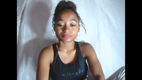 Snapshot of francine925426 chatting on 11-22-25, 07:07 francine925426 online show from 11-22-25, 07:07