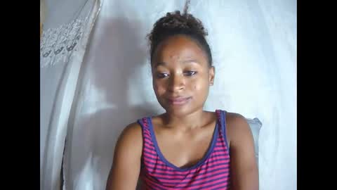 Snapshot of francine925426 chatting on 11-26-25, 05:36 francine925426 online show from 11-26-25, 05:36