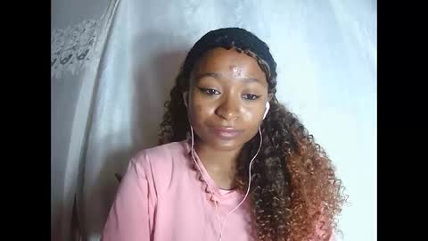 Snapshot of francine925426 chatting on 11-28-25, 10:18 francine925426 online show from 11-28-25, 10:18