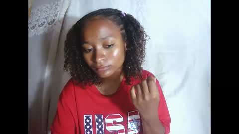 Snapshot of francine925426 chatting on 12-14-25, 09:47 francine925426 online show from 12-14-25, 09:47