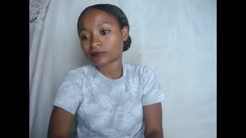 Snapshot of francine925426 chatting on 12-15-25, 12:53 francine925426 online show from 12-15-25, 12:53