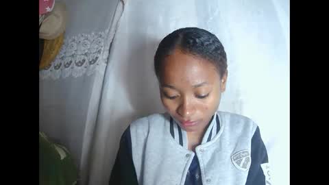 Snapshot of francine925426 chatting on 12-16-25, 06:29 francine925426 online show from 12-16-25, 06:29