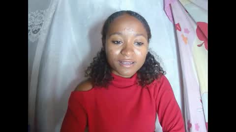 Snapshot of francine925426 chatting on 12-17-25, 07:47 francine925426 online show from 12-17-25, 07:47