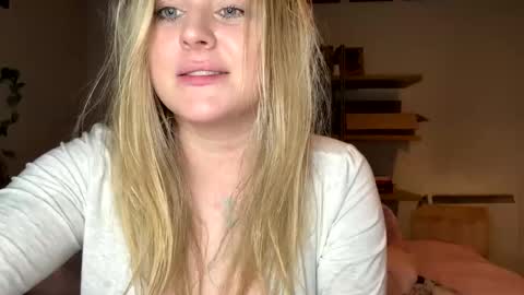 Snapshot of francis_digby chatting on 02-24-25, 01:46 Francis Digby online show from 02-24-25, 01:46