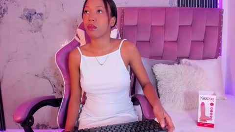 Laura online show from 09-22-25, 07:38