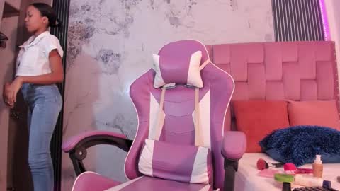 Laura online show from 11-28-25, 07:38