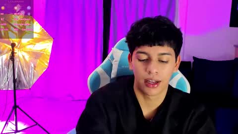 Snapshot of franco_rizzo01 chatting on 10-22-25, 01:50 frank online show from 10-22-25, 01:50