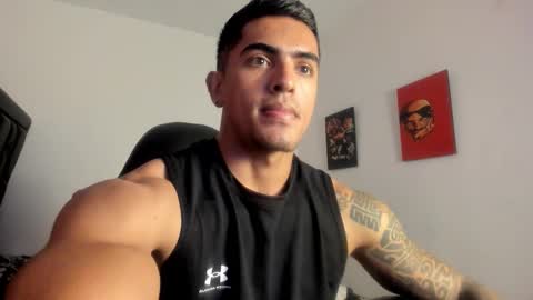 Snapshot of franco_ruiz_ chatting on 10-01-25, 01:33 franco online show from 10-01-25, 01:33