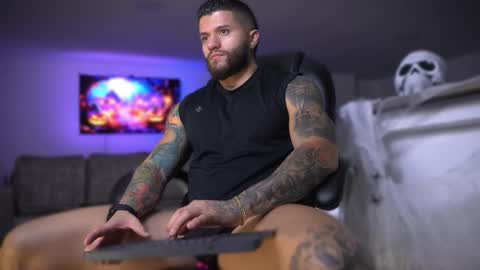 Snapshot of frankfarrellx chatting on 10-28-25, 03:43 Frank Farrell. Hey remember to give me a thumbs up Ty online show from 10-28-25, 03:43