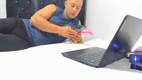 Snapshot of franyjuly chatting on 01-10-25, 02:14 franyjuly online show from 01-10-25, 02:14