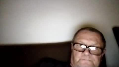 Snapshot of frauenfeind1 chatting on 10-26-25, 02:12 Wolfi online show from 10-26-25, 02:12