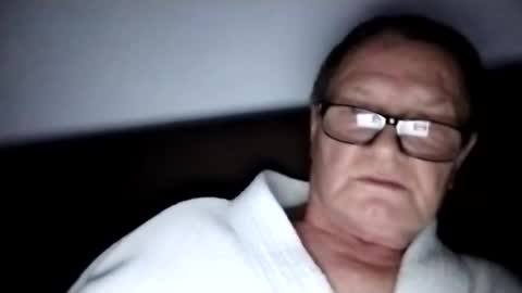 Snapshot of frauenfeind1 chatting on 11-25-25, 05:24 Wolfi online show from 11-25-25, 05:24