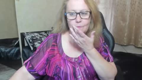 Snapshot of fraumartha chatting on 09-27-25, 01:27 FrauMartha online show from 09-27-25, 01:27