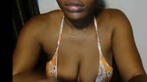 Snapshot of freaky_luna chatting on 10-15-25, 02:33 luna online show from 10-15-25, 02:33
