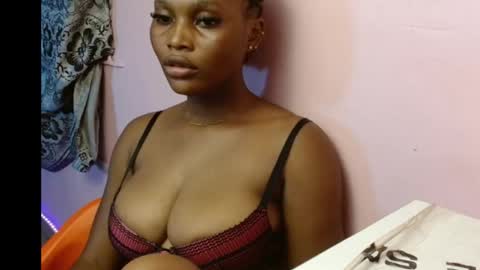 Snapshot of freaky_luna chatting on 10-26-25, 12:44 luna online show from 10-26-25, 12:44