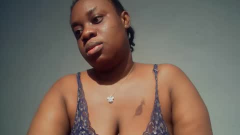 Snapshot of freaky_slut5 chatting on 12-21-25, 04:08 freaky slut5 online show from 12-21-25, 04:08